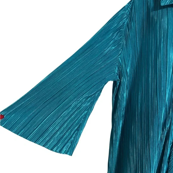 GORGEOUS TEAL/TURQUOISE BUTTON FRONT BLOUSE     PLUS: 26/28    #1 - Picture 4 of 9